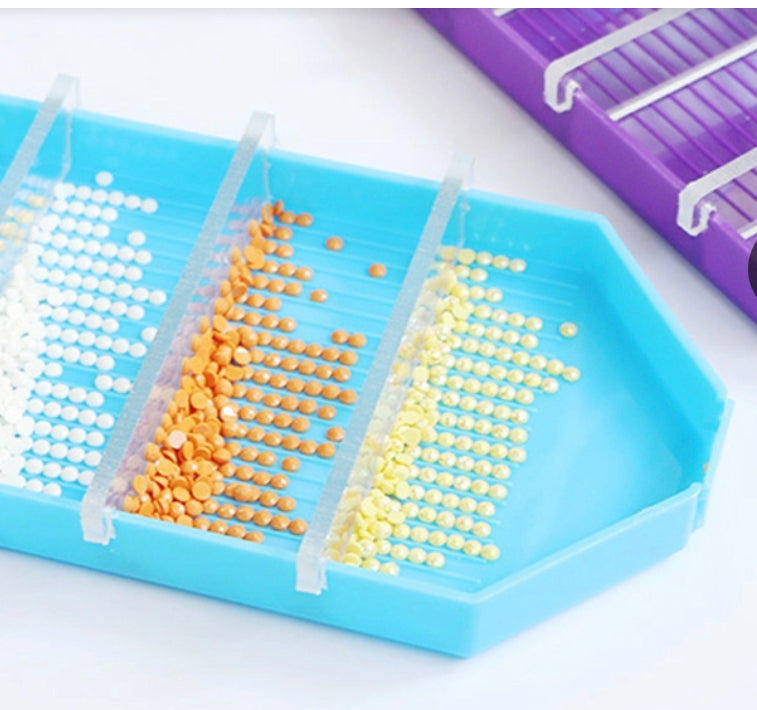 LARGE Multi Compartment Diamond Painting Tray with Open/Shut Spout