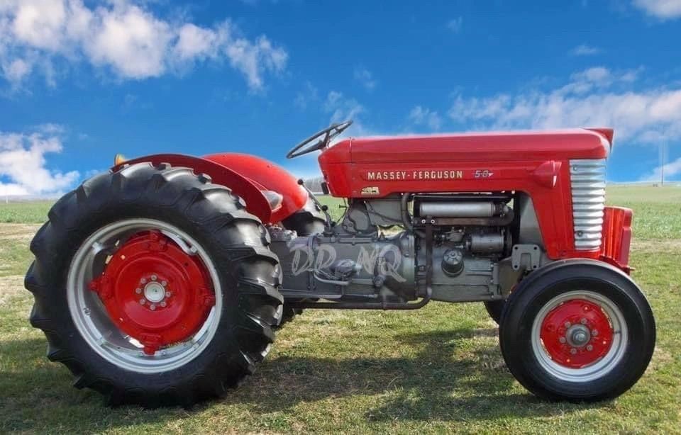 BIG RED TRACTOR - Full Drill Diamond Painting - 60cm x 40cm